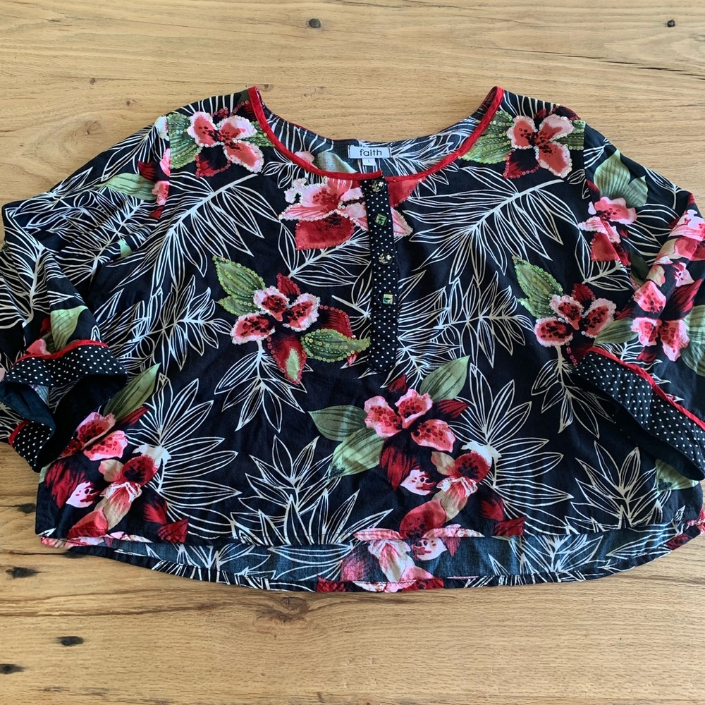 Faith Sequin Floral 3/4 Sleeve Rayon Black Red Top Women’s Large Cropped Prelove